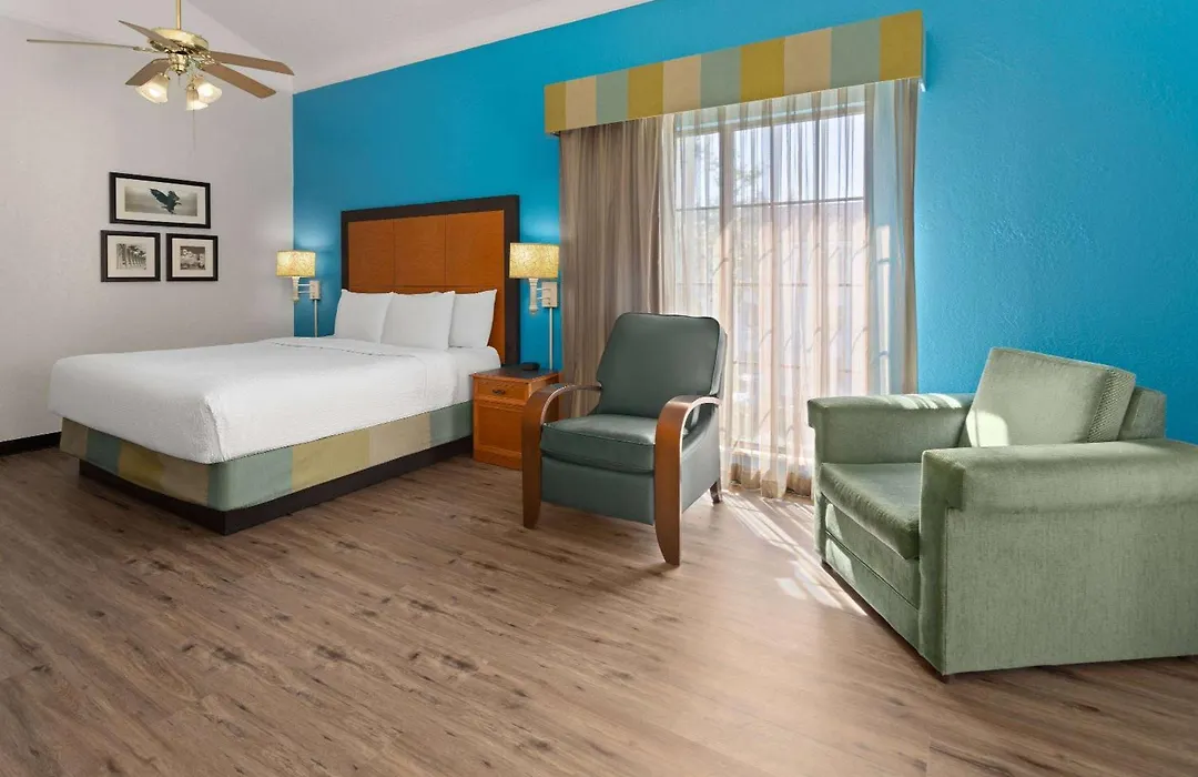 La Quinta Inn By Wyndham Pittsburgh Airport-1