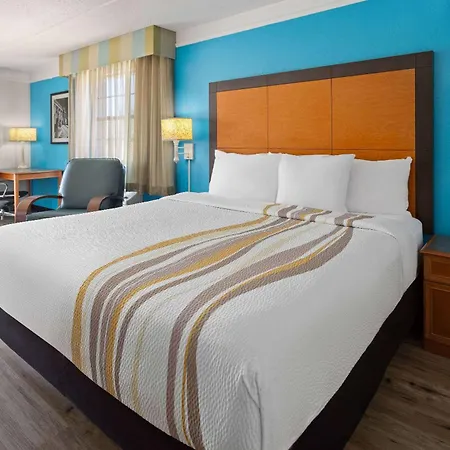 La Quinta Inn By Wyndham Pittsburgh Airport-3